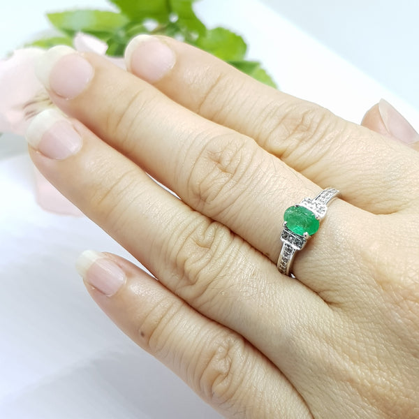 JR2601 : แหวนเงินแท้ 925 ฝัง Emerald