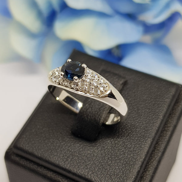 LSR40 : แหวนเงินแท้ 925 ฝัง Blue Sapphire