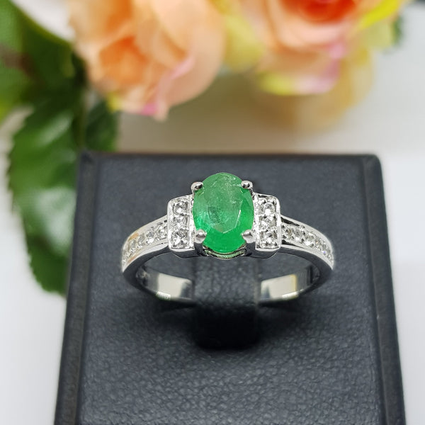 JR2601 : แหวนเงินแท้ 925 ฝัง Emerald