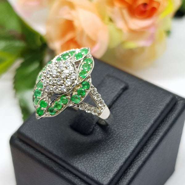 A0013 : แหวนเงินแท้ 925 ฝัง Emerald